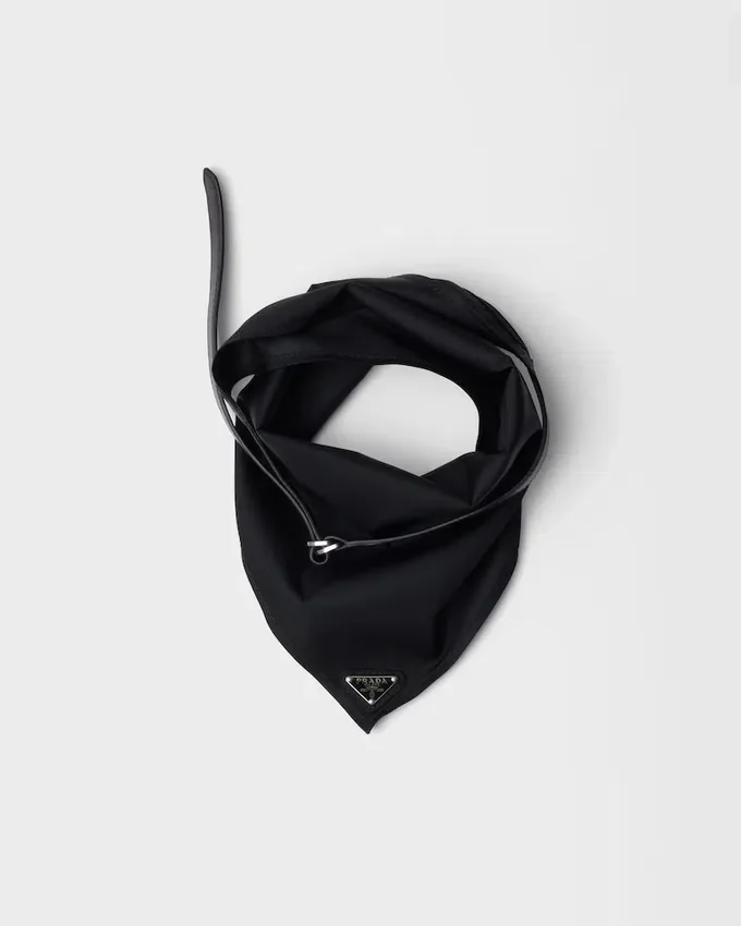 Šála z materiálu Re-Nylon a kůže Šála z materiálu Re-Nylon a kůže