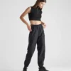 Lehké kalhoty s širokými nohavicemi z materiálu Bi-Stretch Lehké kalhoty s širokými nohavicemi z materiálu Bi-Stretch