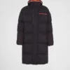 Lehký péřový kabát z materiálu Re-Nylon Lehký péřový kabát z materiálu Re-Nylon