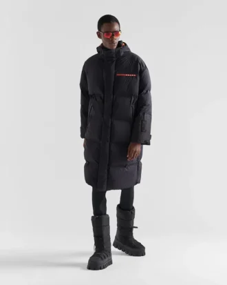 Lehký péřový kabát z materiálu Re-Nylon