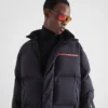 Lehký péřový kabát z materiálu Re-Nylon Lehký péřový kabát z materiálu Re-Nylon