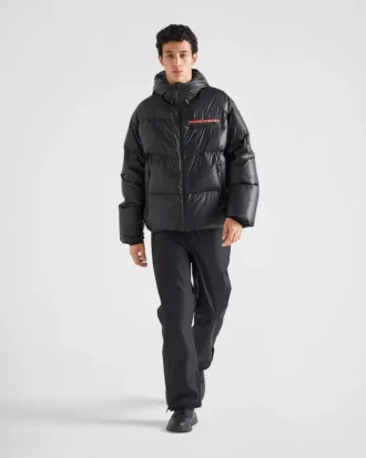 Lehká Re-Nylon péřová bunda s kapucí