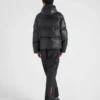 Lehká Re-Nylon péřová bunda s kapucí Lehká Re-Nylon péřová bunda s kapucí