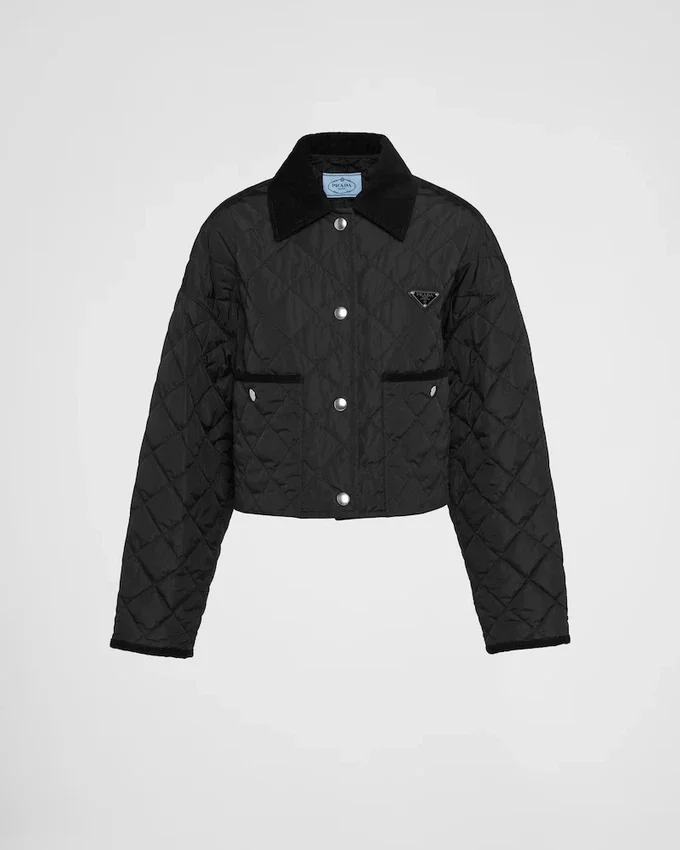 Lehká zkrácená bunda z materiálu Re-Nylon Lehká zkrácená bunda z materiálu Re-Nylon