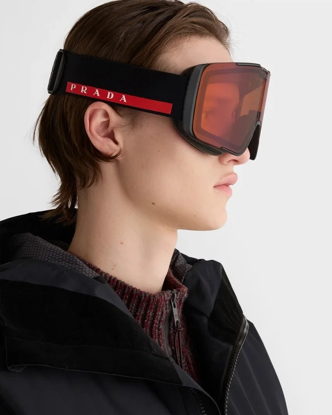 Lyžařské brýle Prada Linea Rossa by Oakley s vyměnitelnými skly Lyžařské brýle Prada Linea Rossa by Oakley s vyměnitelnými skly