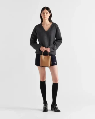 Malá kožená taška Prada Panier z kůže Saffiano