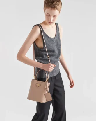 Malá kožená taška Prada Panier z kůže Saffiano Malá kožená taška Prada Panier z kůže Saffiano