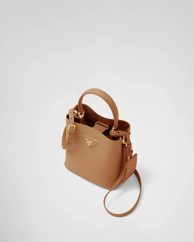 Malá kožená taška Prada Panier z kůže Saffiano Malá kožená taška Prada Panier z kůže Saffiano