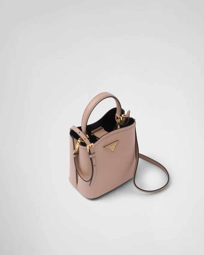 Malá kožená taška Prada Panier z kůže Saffiano Malá kožená taška Prada Panier z kůže Saffiano