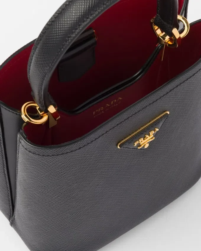 Malá kožená taška Prada Panier z kůže Saffiano Malá kožená taška Prada Panier z kůže Saffiano