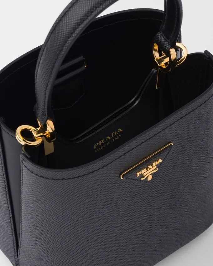 Malá kožená taška Prada Panier z kůže Saffiano Malá kožená taška Prada Panier z kůže Saffiano