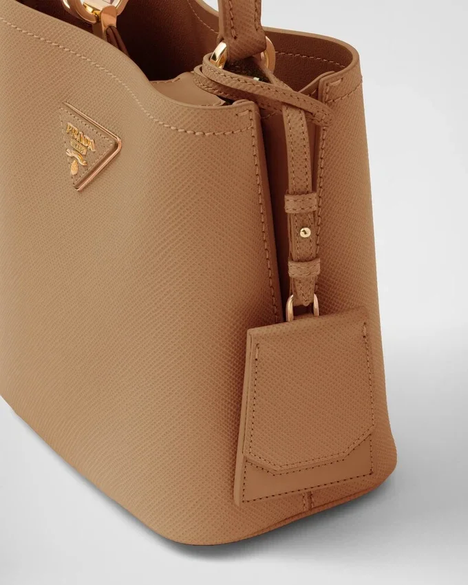 Malá kožená taška Prada Panier z kůže Saffiano Malá kožená taška Prada Panier z kůže Saffiano