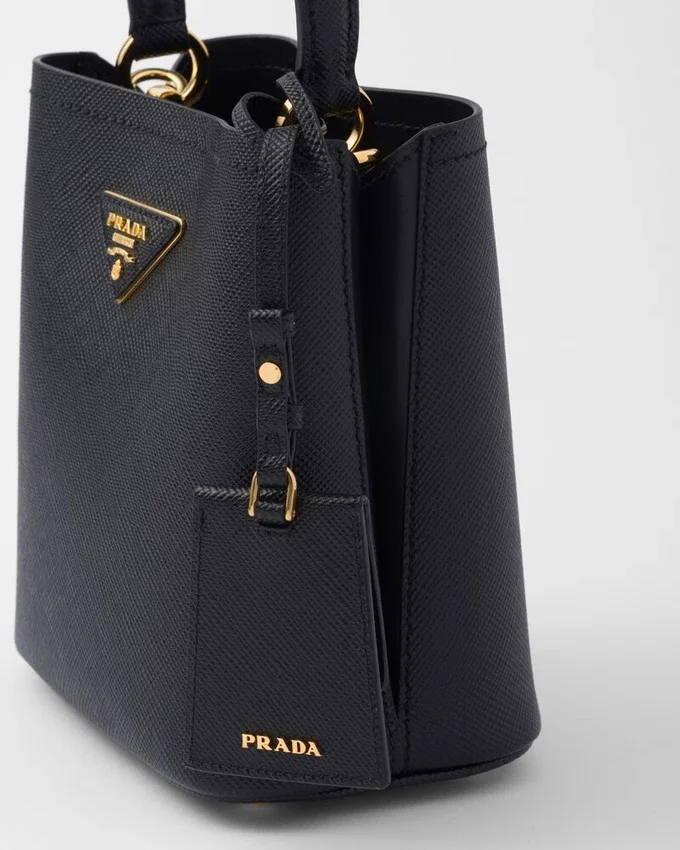 Malá kožená taška Prada Panier z kůže Saffiano Malá kožená taška Prada Panier z kůže Saffiano
