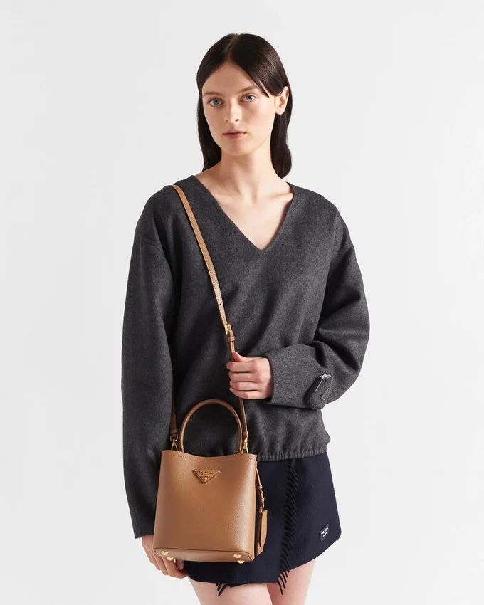 Malá kožená taška Prada Panier z kůže Saffiano Malá kožená taška Prada Panier z kůže Saffiano