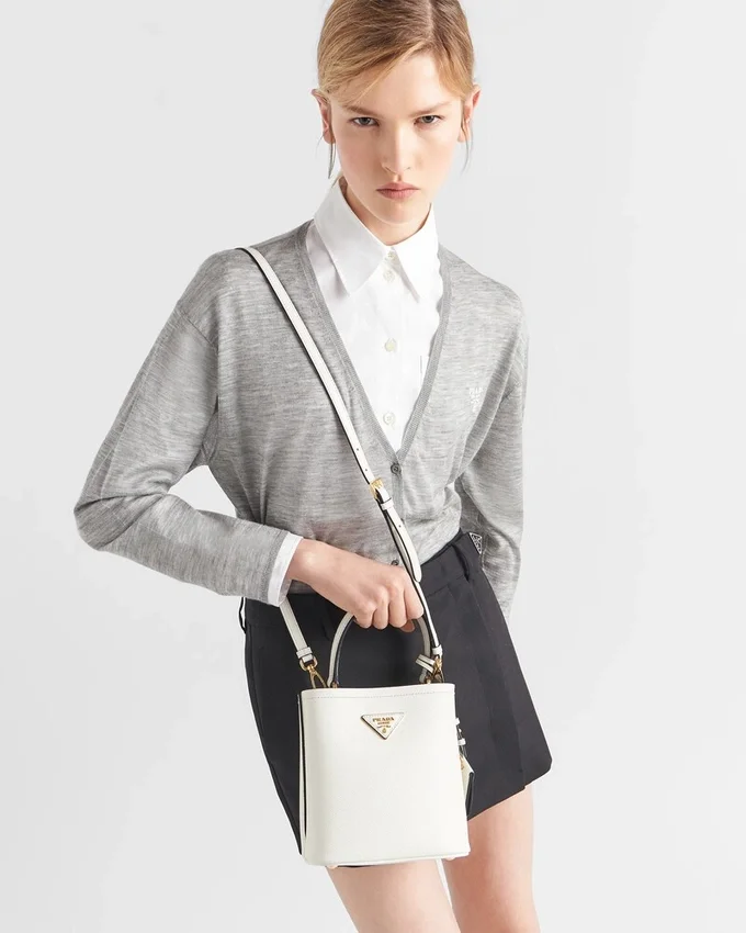 Malá kožená taška Prada Panier z kůže Saffiano Malá kožená taška Prada Panier z kůže Saffiano