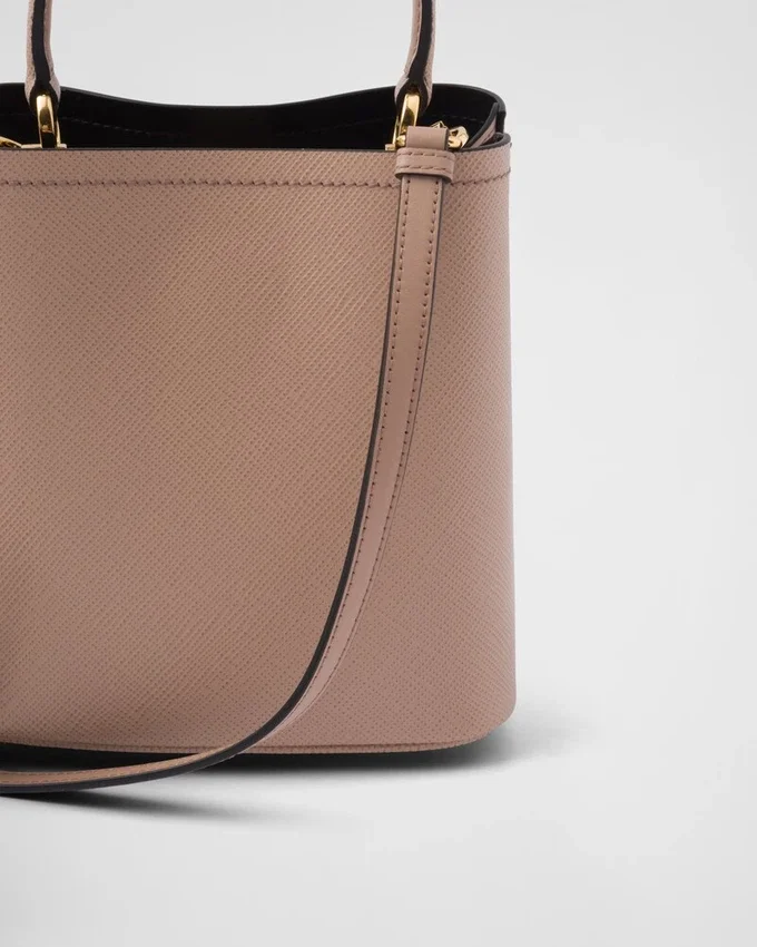 Malá kožená taška Prada Panier z kůže Saffiano Malá kožená taška Prada Panier z kůže Saffiano