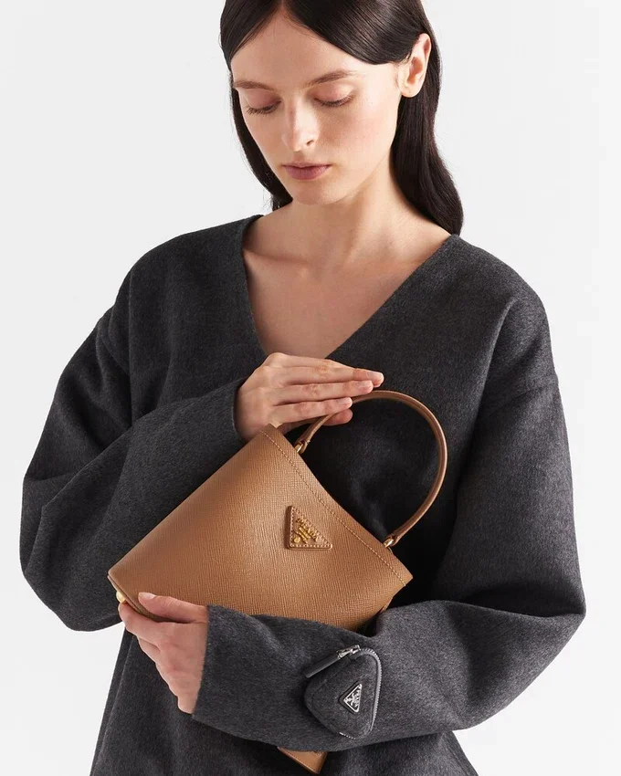 Malá kožená taška Prada Panier z kůže Saffiano Malá kožená taška Prada Panier z kůže Saffiano