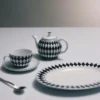 Malý porcelánový servírovací talíř – šachovnicový vzor Malý porcelánový servírovací talíř – šachovnicový vzor
