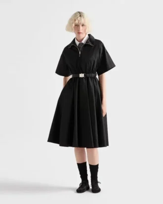 Midi šaty s krátkými rukávy z materiálu Re-Nylon