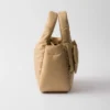 Mini polstrovaná taška Re-Nylon s mašlí Mini polstrovaná taška Re-Nylon s mašlí