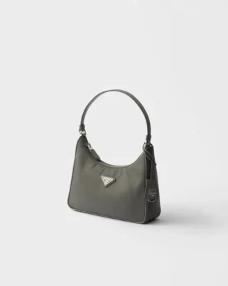 Mini taška Prada Re-Edition 2005 z materiálu Re-Nylon a Saffiano