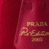 Mini taška Prada Re-Edition 2005 ze semiše