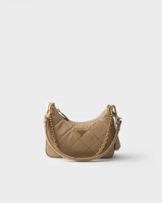 Mini taška Prada Re-Edition z prošívaného materiálu Re-Nylon