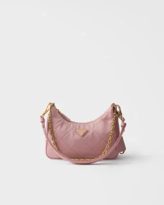 Mini taška Prada Re-Edition z prošívaného materiálu Re-Nylon Mini taška Prada Re-Edition z prošívaného materiálu Re-Nylon