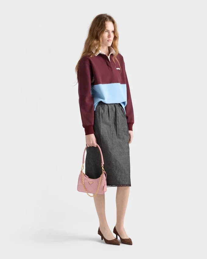 Mini taška Prada Re-Edition z prošívaného materiálu Re-Nylon Mini taška Prada Re-Edition z prošívaného materiálu Re-Nylon