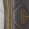 Mini taška Prada Re-Edition z prošívaného materiálu Re-Nylon Mini taška Prada Re-Edition z prošívaného materiálu Re-Nylon