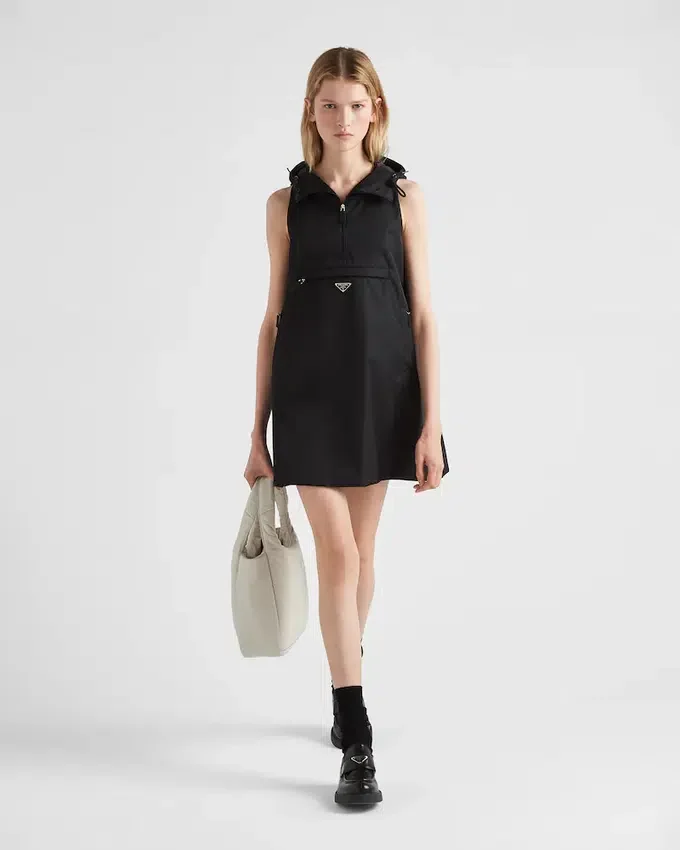 Minišaty z materiálu Re-Nylon Minišaty z materiálu Re-Nylon