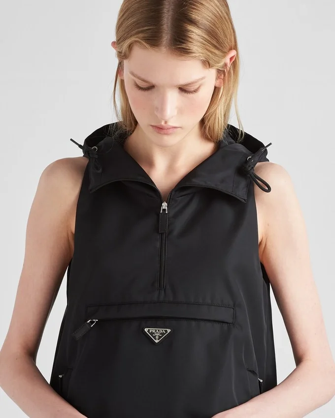 Minišaty z materiálu Re-Nylon Minišaty z materiálu Re-Nylon