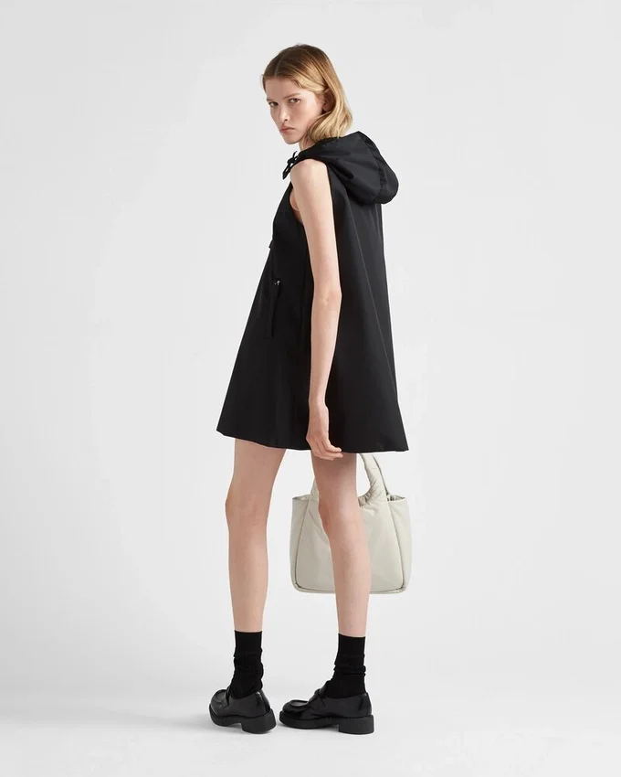 Minišaty z materiálu Re-Nylon Minišaty z materiálu Re-Nylon