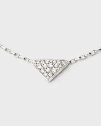 Náhrdelník Eternal Gold Mini Triangle s přívěskem z bílého zlata a diamantů Náhrdelník Eternal Gold Mini Triangle s přívěskem z bílého zlata a diamantů