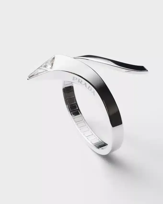 Náramek Eternal Gold Snake z bílého zlata a diamantů vypěstovaných v laboratoři Náramek Eternal Gold Snake z bílého zlata a diamantů vypěstovaných v laboratoři