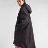 Oversized lehký pláštěnka z Re-Nylonu Oversized lehký pláštěnka z Re-Nylonu