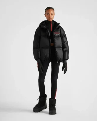 Oversized technická péřová bunda z Re-Nylonu Oversized technická péřová bunda z Re-Nylonu