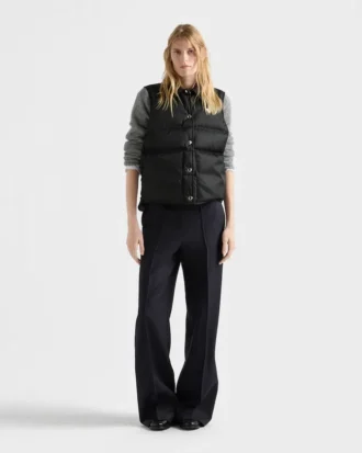 Peříčková vesta z materiálu Re-Nylon