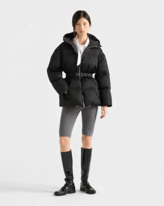 Peřová bunda s kapucí Re-Nylon
