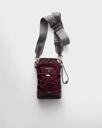 Pouzdro na smartphone Prada Speedrock z materiálu Re-Nylon a kůže