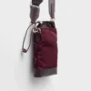 Pouzdro na smartphone Prada Speedrock z materiálu Re-Nylon a kůže Pouzdro na smartphone Prada Speedrock z materiálu Re-Nylon a kůže