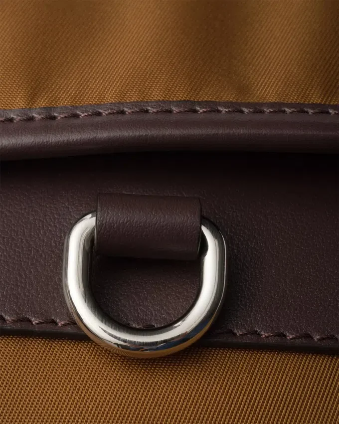 Pouzdro na smartphone z materiálu Re-Nylon a kůže Pouzdro na smartphone z materiálu Re-Nylon a kůže