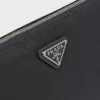 Pouzdro z materiálu Re-Nylon a kůže Saffiano