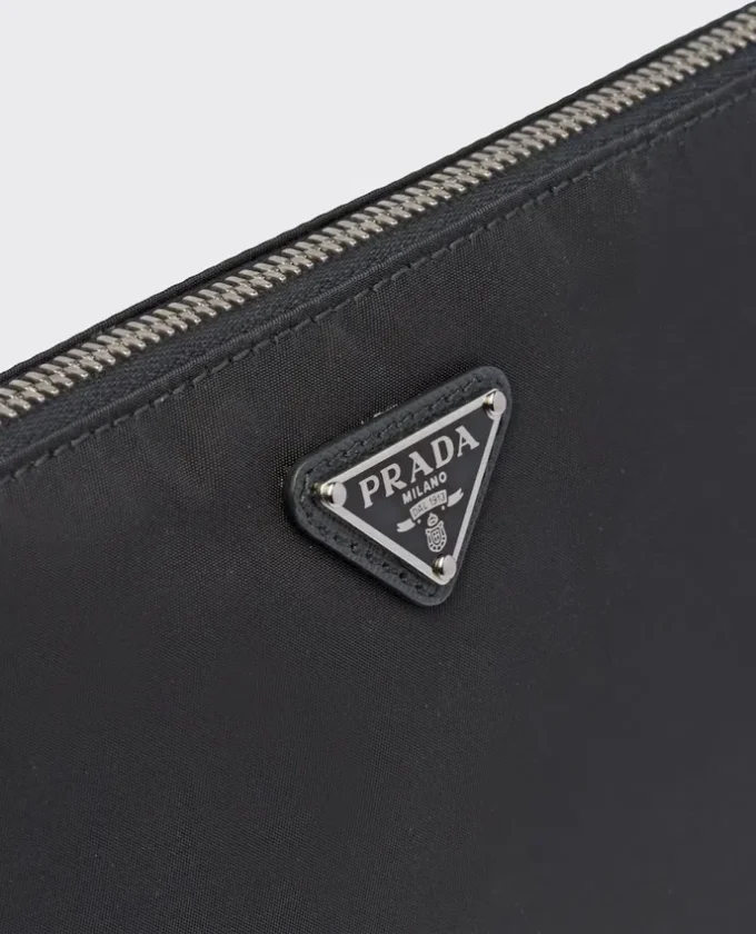 Pouzdro z materiálu Re-Nylon a kůže Saffiano