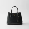 Prada Double středně velká kabelka z kůže Saffiano Prada Double středně velká kabelka z kůže Saffiano