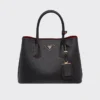 Prada Double středně velká kabelka z kůže Saffiano Prada Double středně velká kabelka z kůže Saffiano