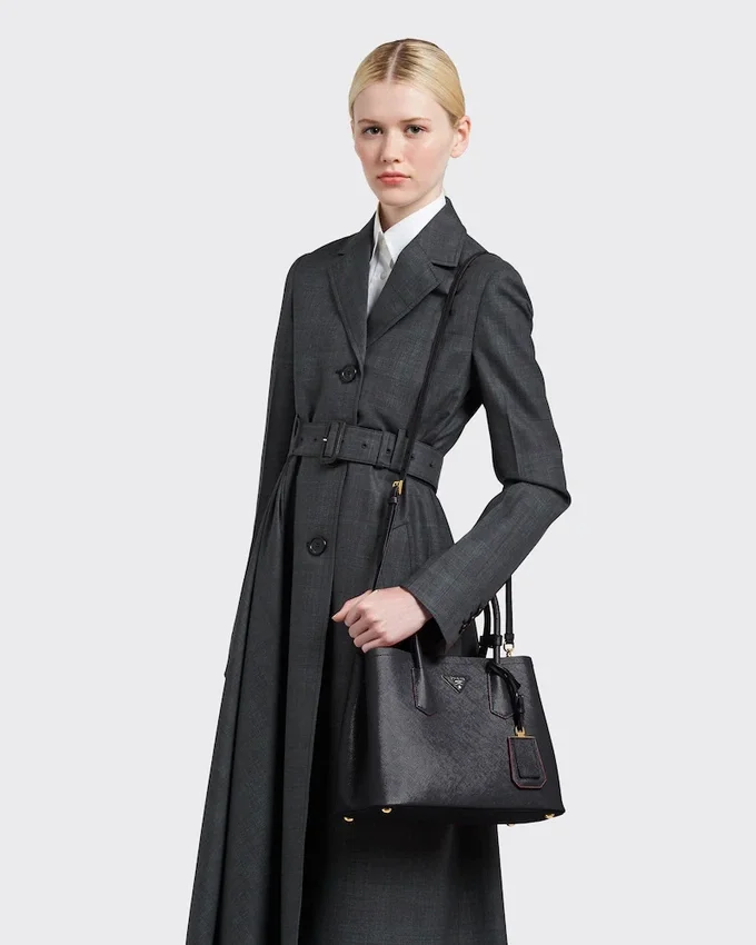 Prada Double středně velká kabelka z kůže Saffiano Prada Double středně velká kabelka z kůže Saffiano