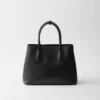 Prada Double středně velká kabelka z kůže Saffiano Prada Double středně velká kabelka z kůže Saffiano