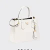 Prada Double středně velká kabelka z kůže Saffiano Prada Double středně velká kabelka z kůže Saffiano