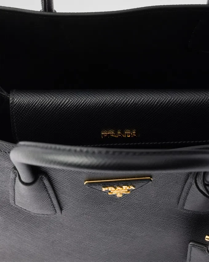 Prada Double středně velká kabelka z kůže Saffiano Prada Double středně velká kabelka z kůže Saffiano